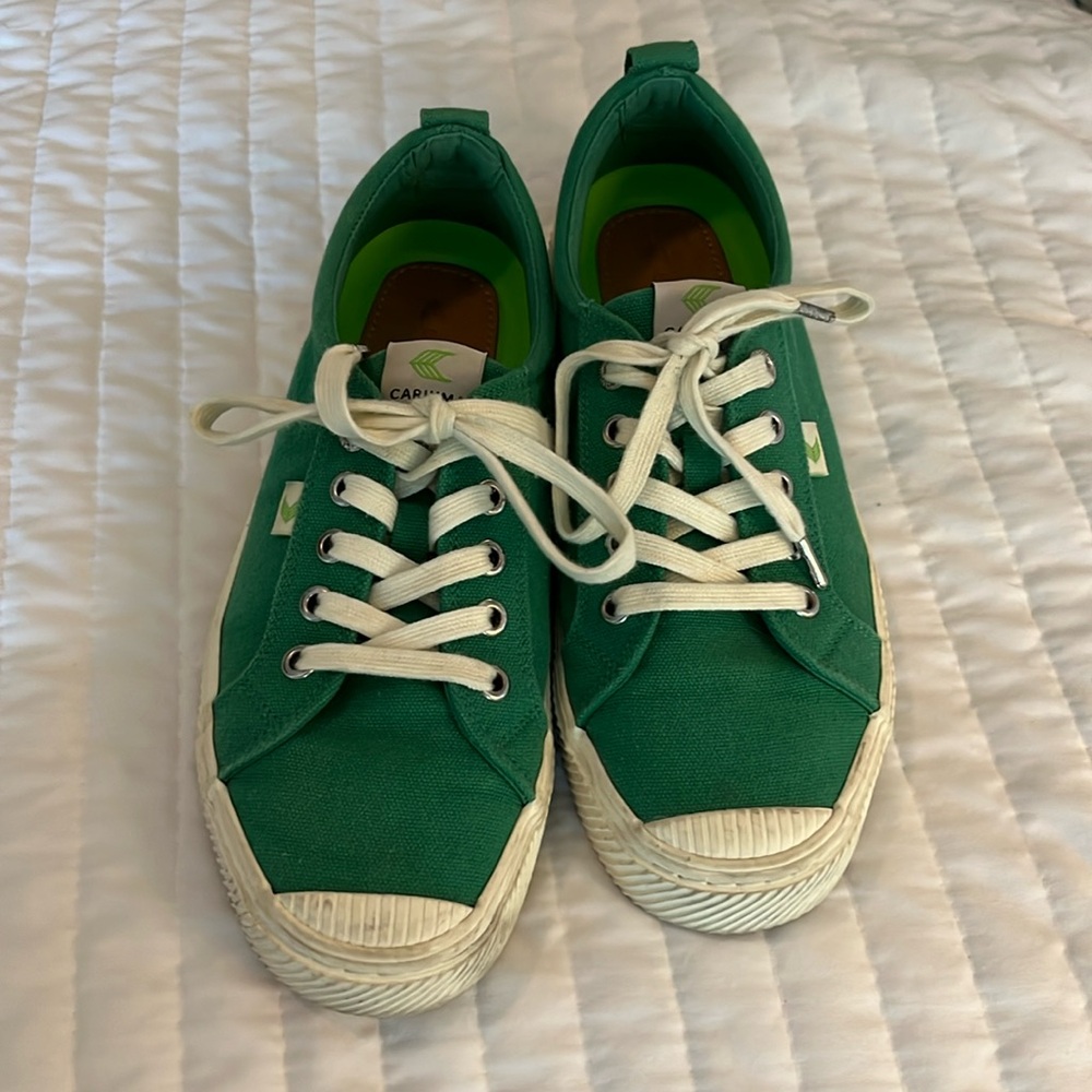 Cariuma OCA Low Top Green Canvas Sneakers Women's size 8
